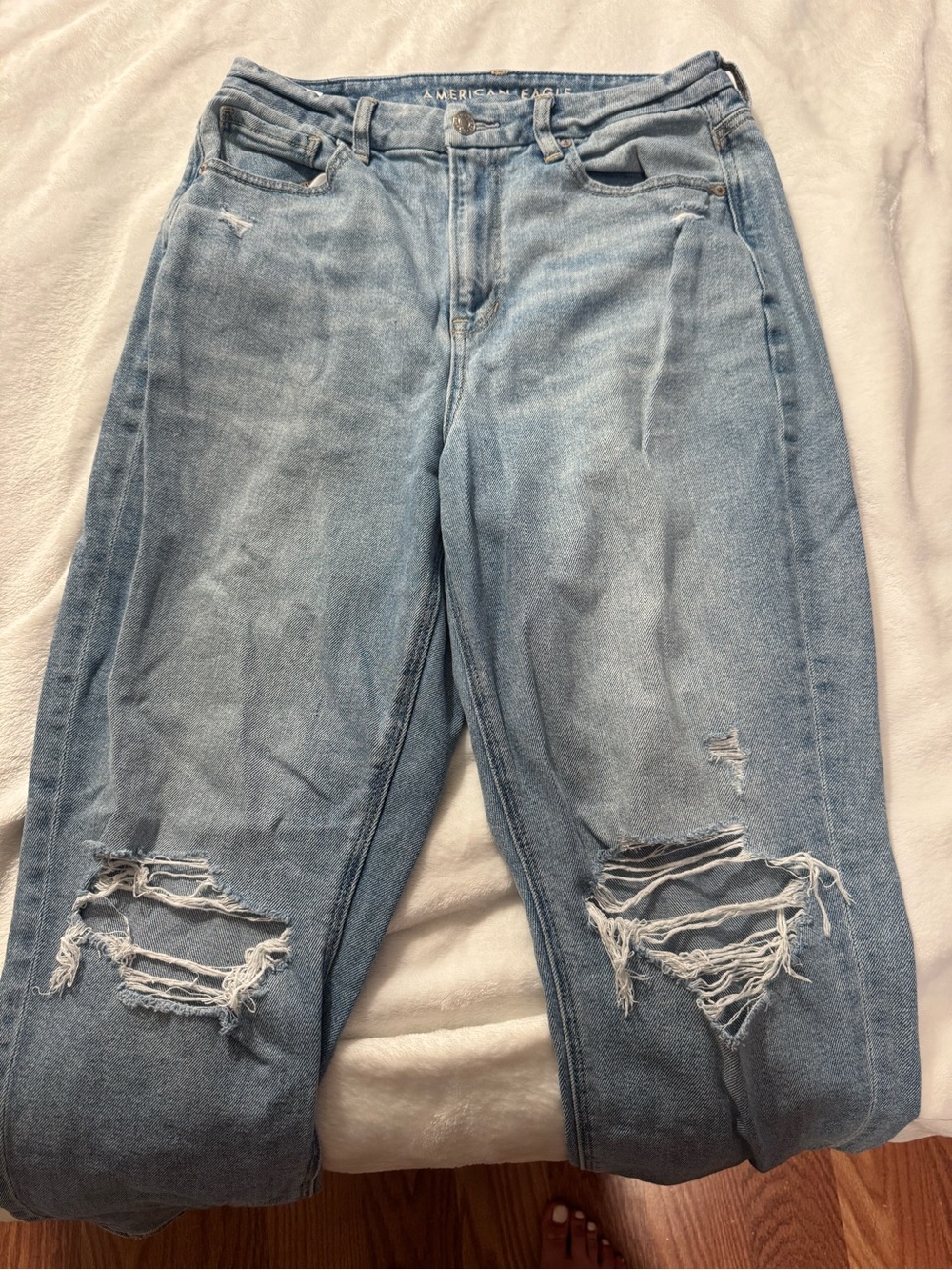 American Eagle Outfitters Light Wash Boyfriend Jeans with Distressed Knees